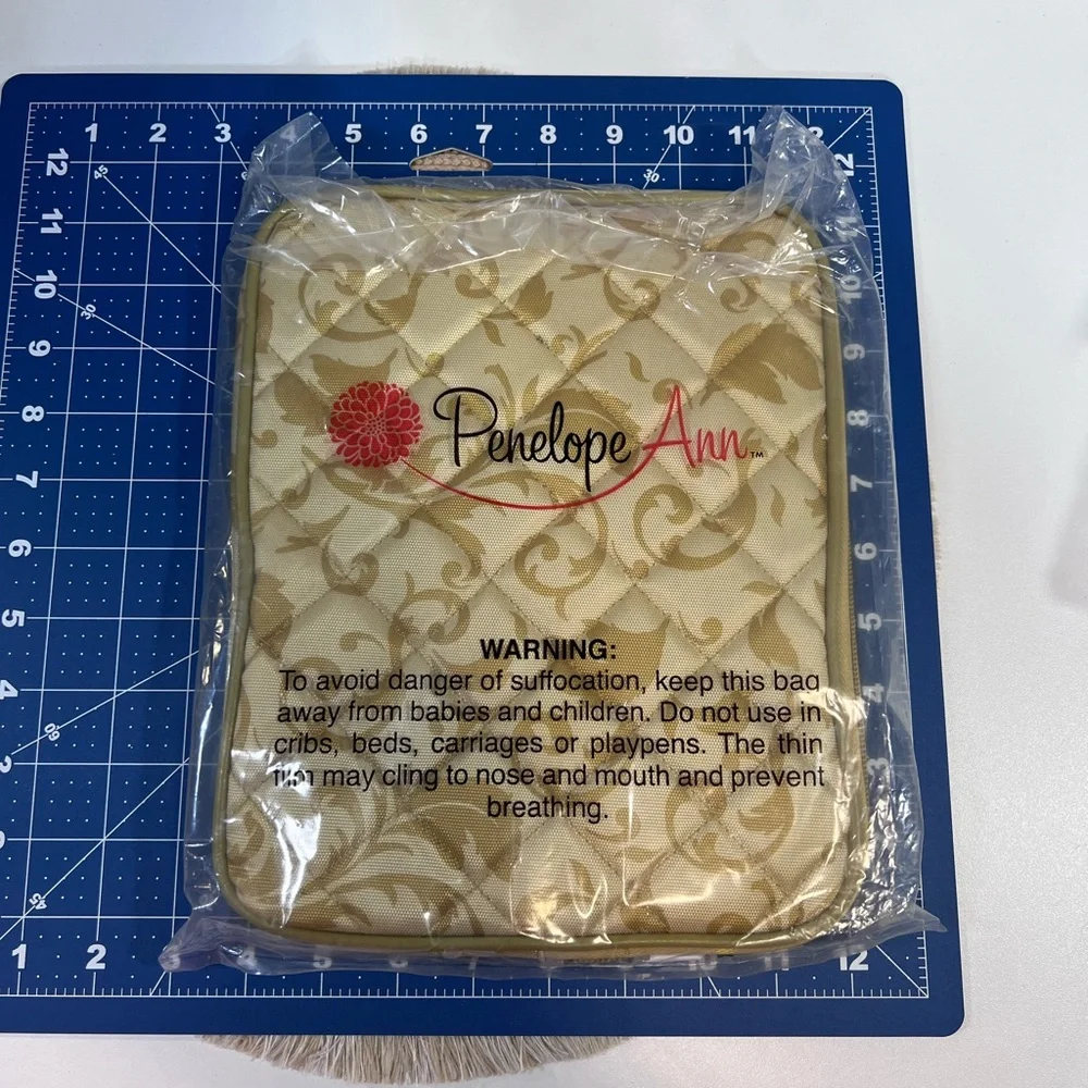 Penelope Ann Tablet/Ipad Cover Golden Topaz Quilted Bag 10” X 8” NWT NEW